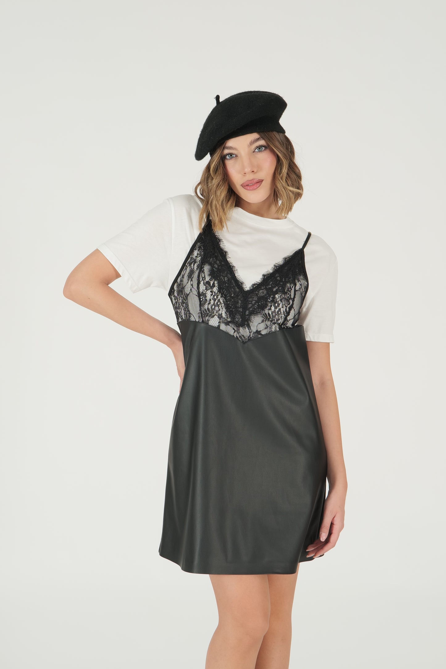 Abito sottoveste in pelle con pizzo