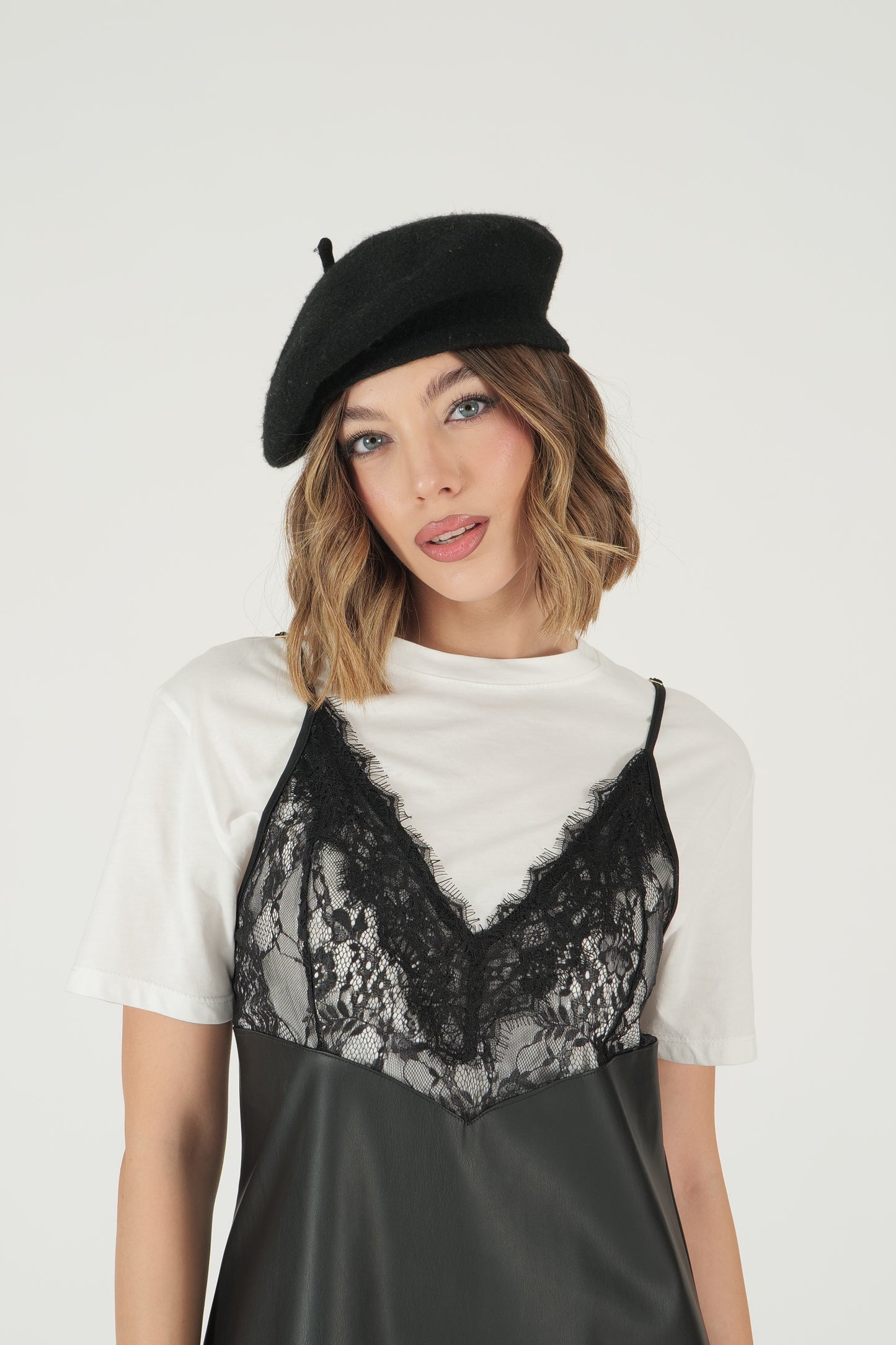 Abito sottoveste in pelle con pizzo