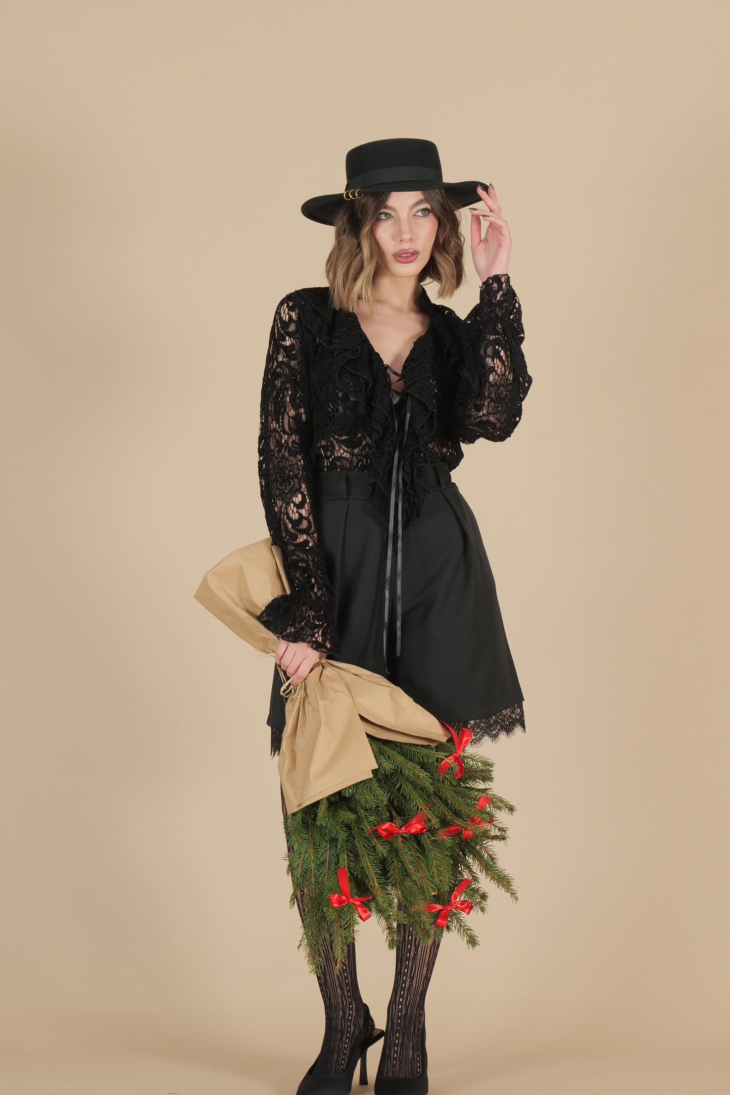 Bermuda con dettaglio pizzo