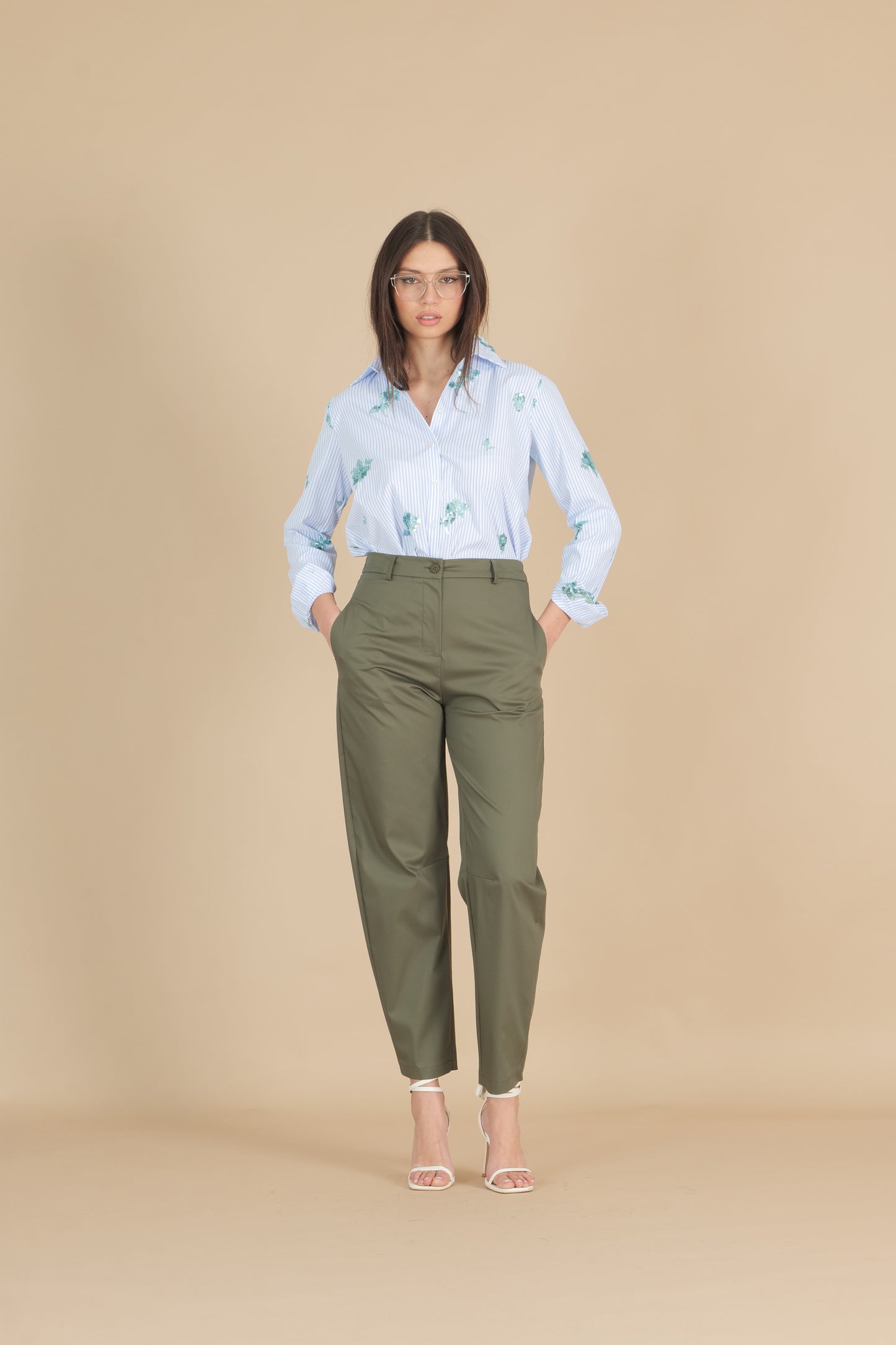 Camicia a righe con fiori in paillettes