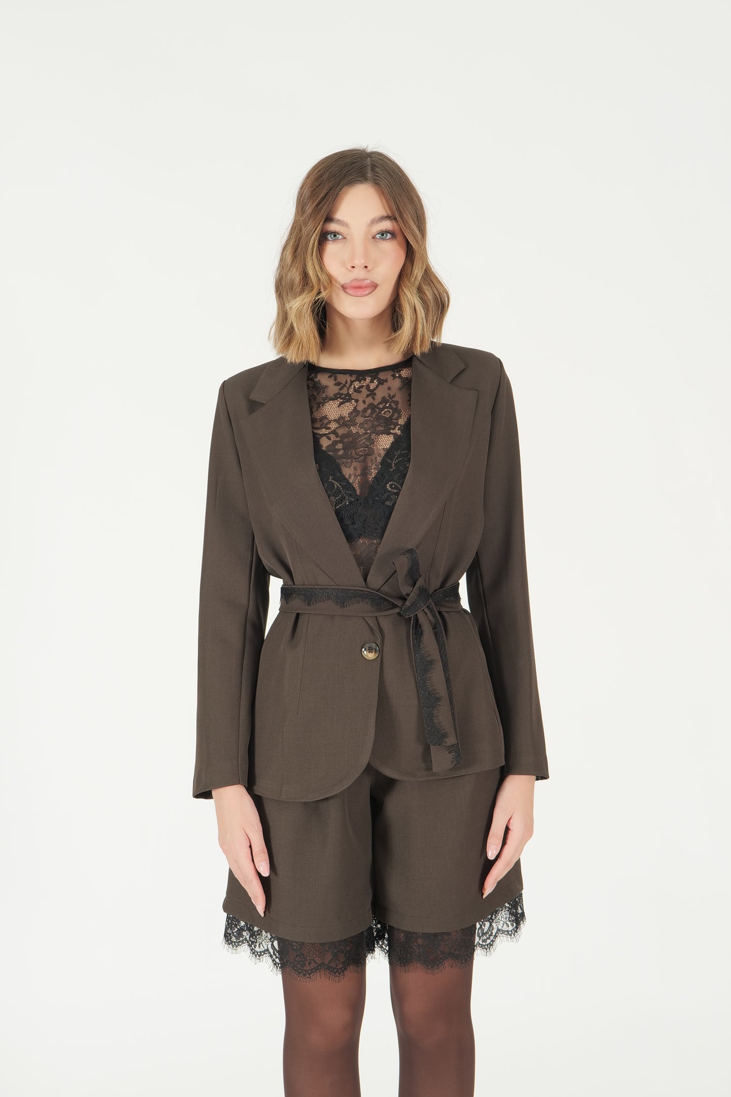 Giacca con cintura pizzo