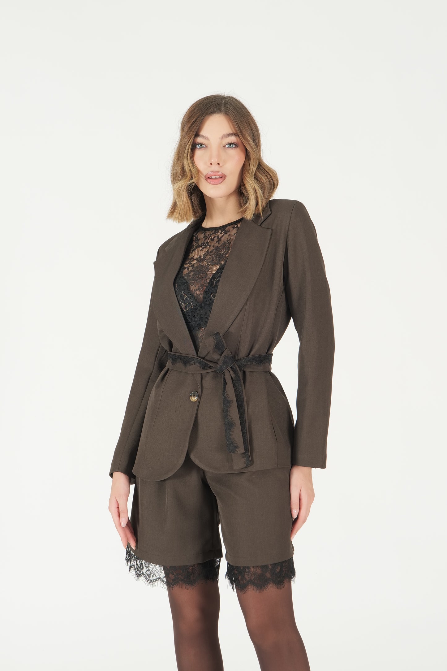 Giacca con cintura pizzo