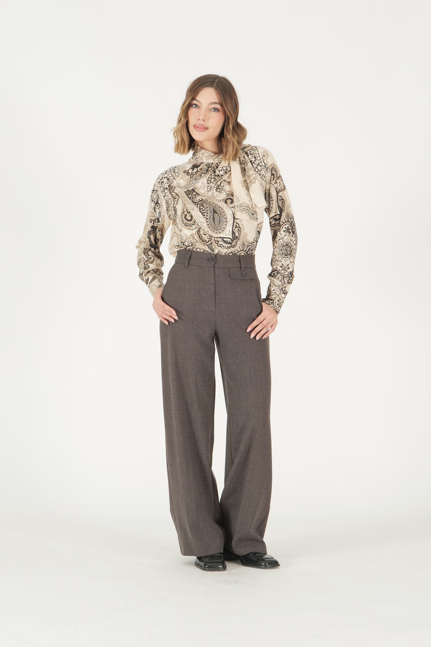 Blusa fantasia con fiocco