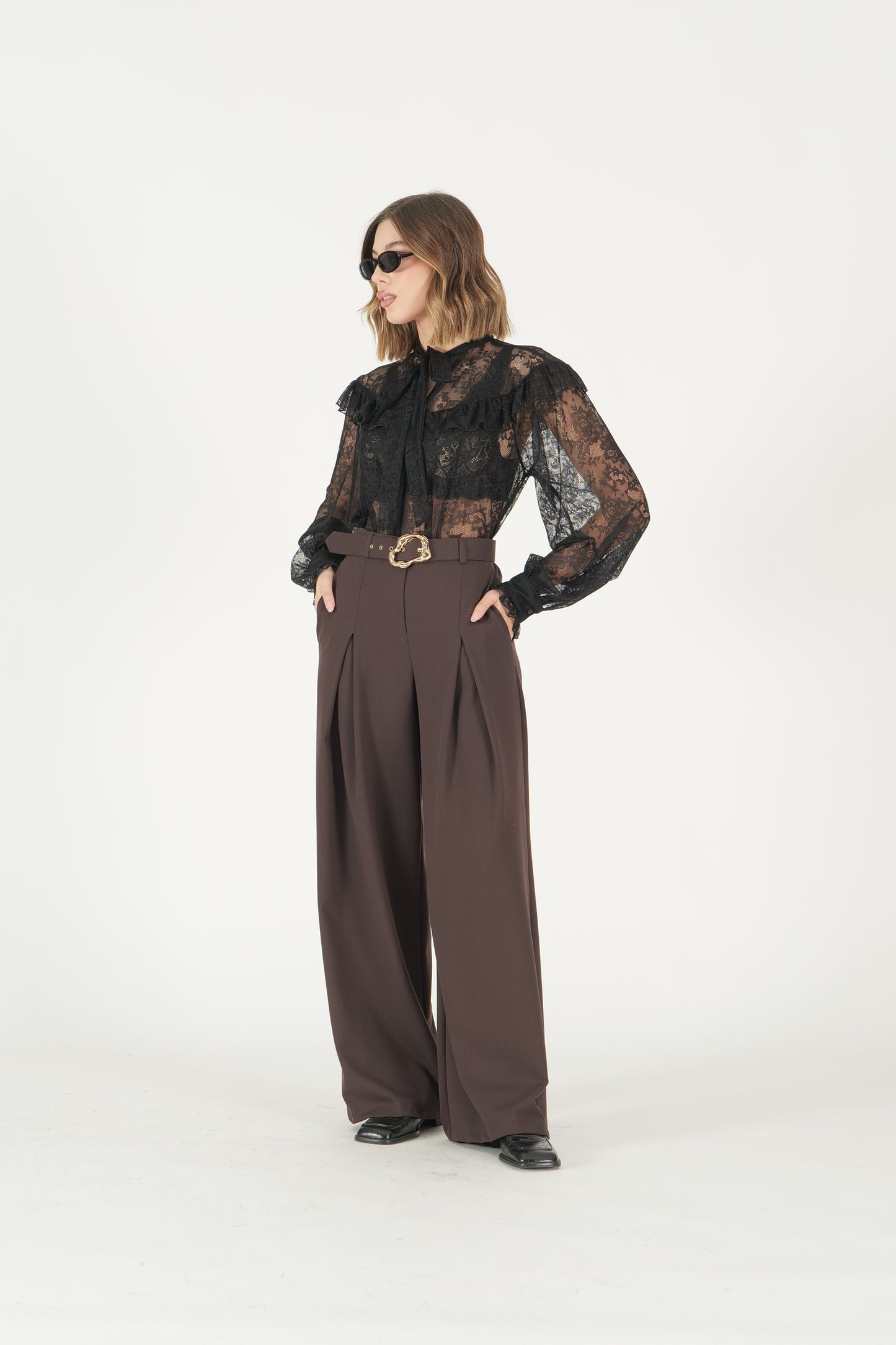 Blusa con fiocco in pizzo