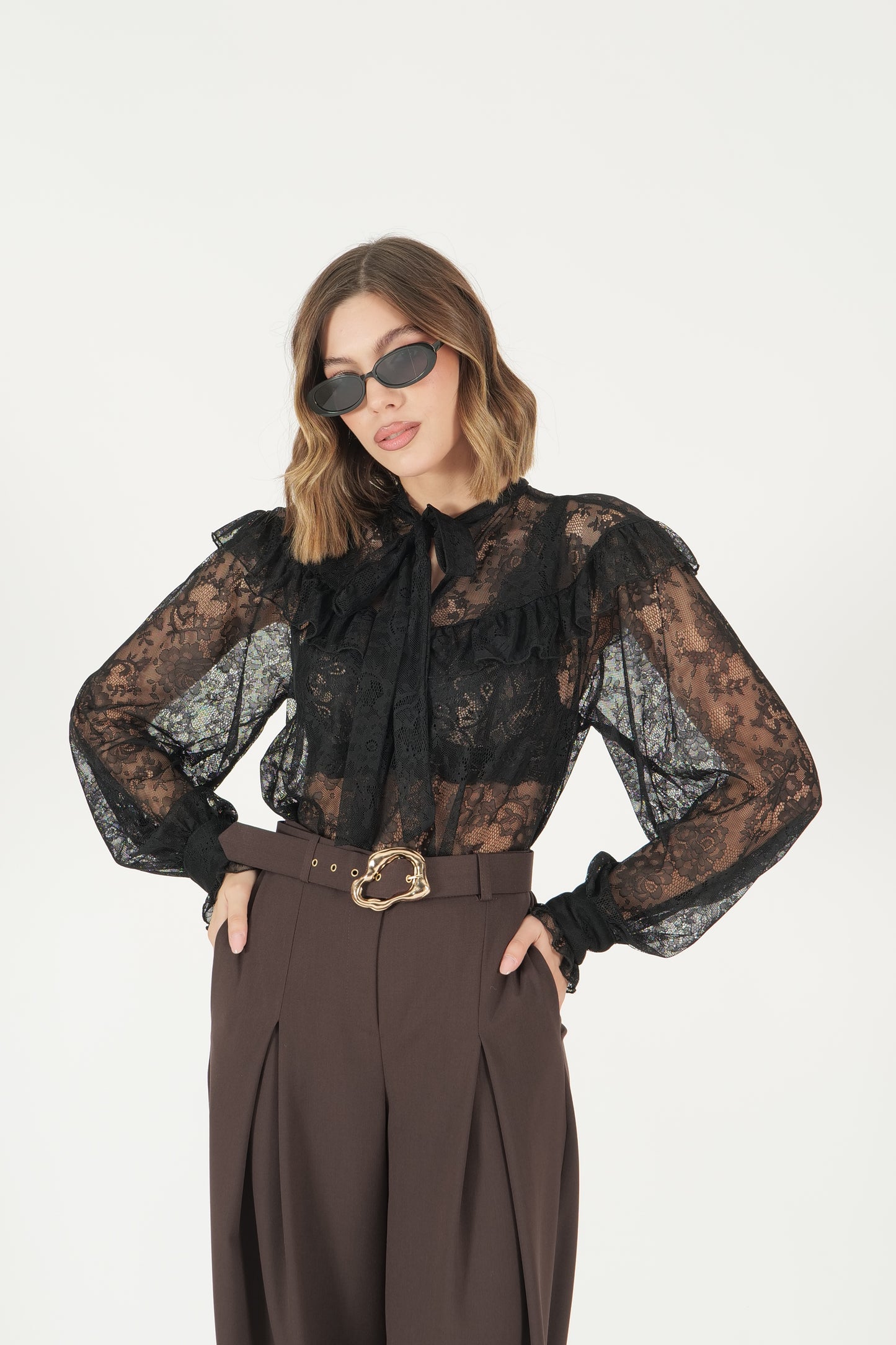 Blusa con fiocco in pizzo