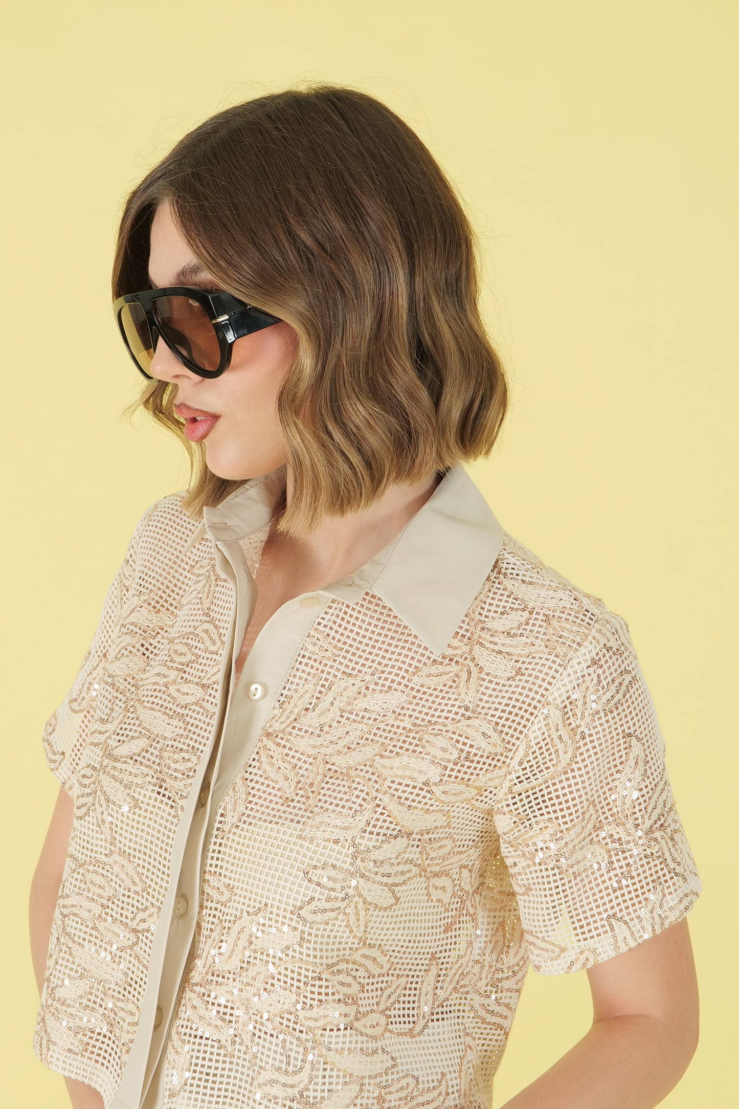 Camicia corta con ricamo e paillettes