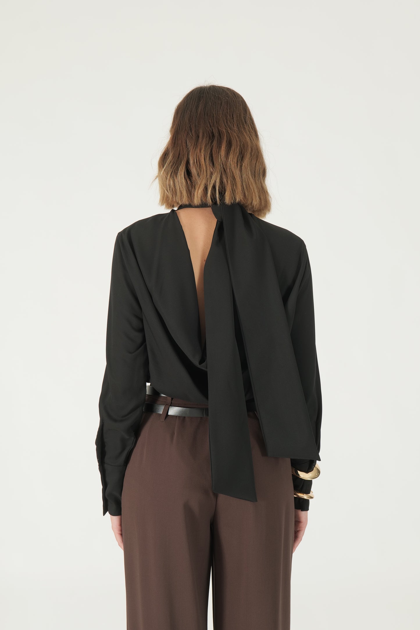 Blusa con collo a fiocco retro
