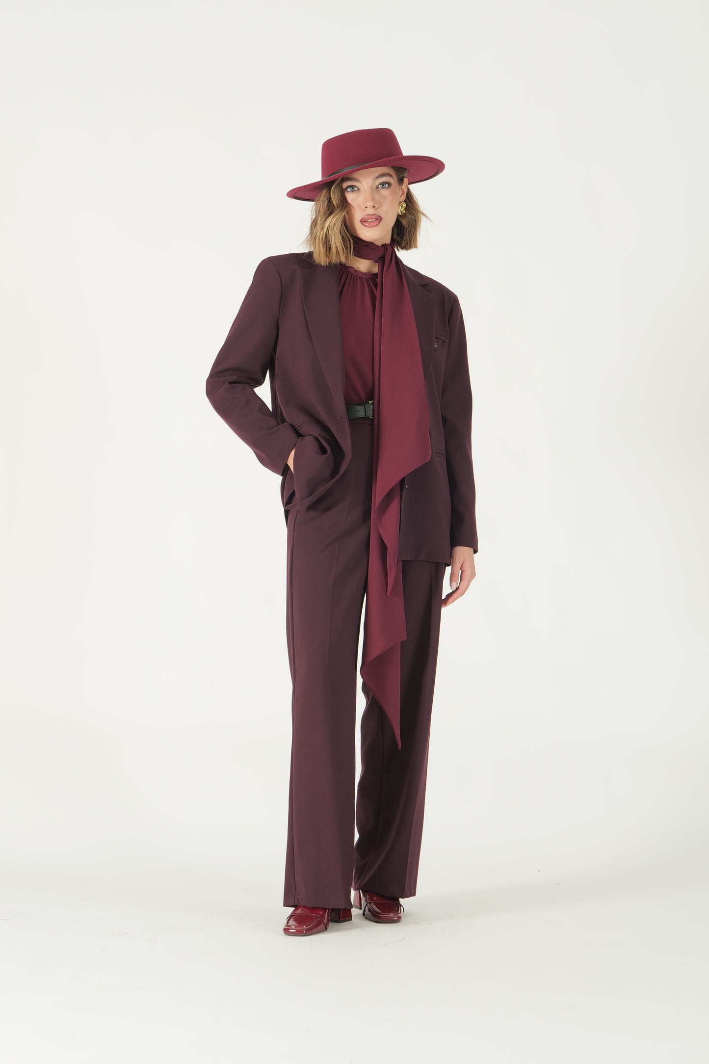 Pantalone vita alta con cintura