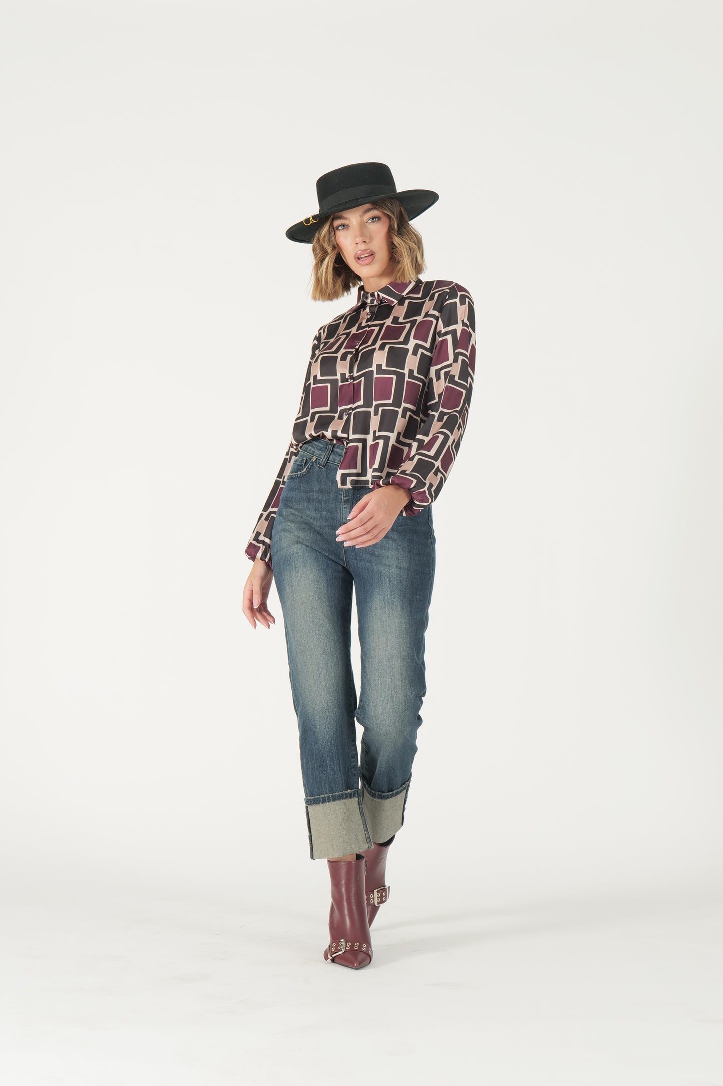 Jeans sabbiato con risvolto