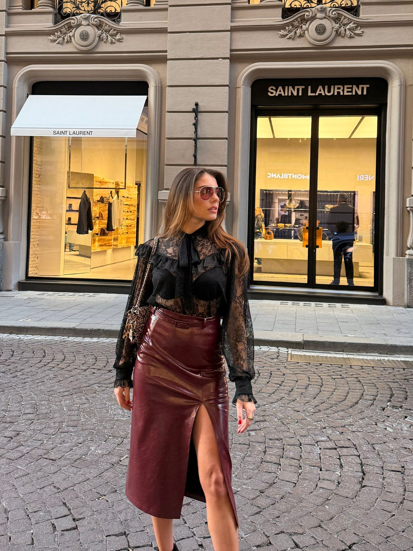 Blusa con fiocco in pizzo