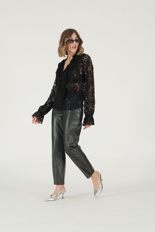 Pantalone in ecopelle con cuciture