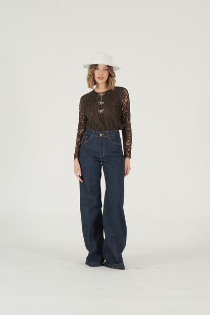Blusa in pizzo con spille