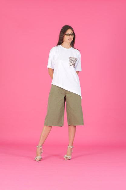 T-shirt asimmetrica con tasca paillettes