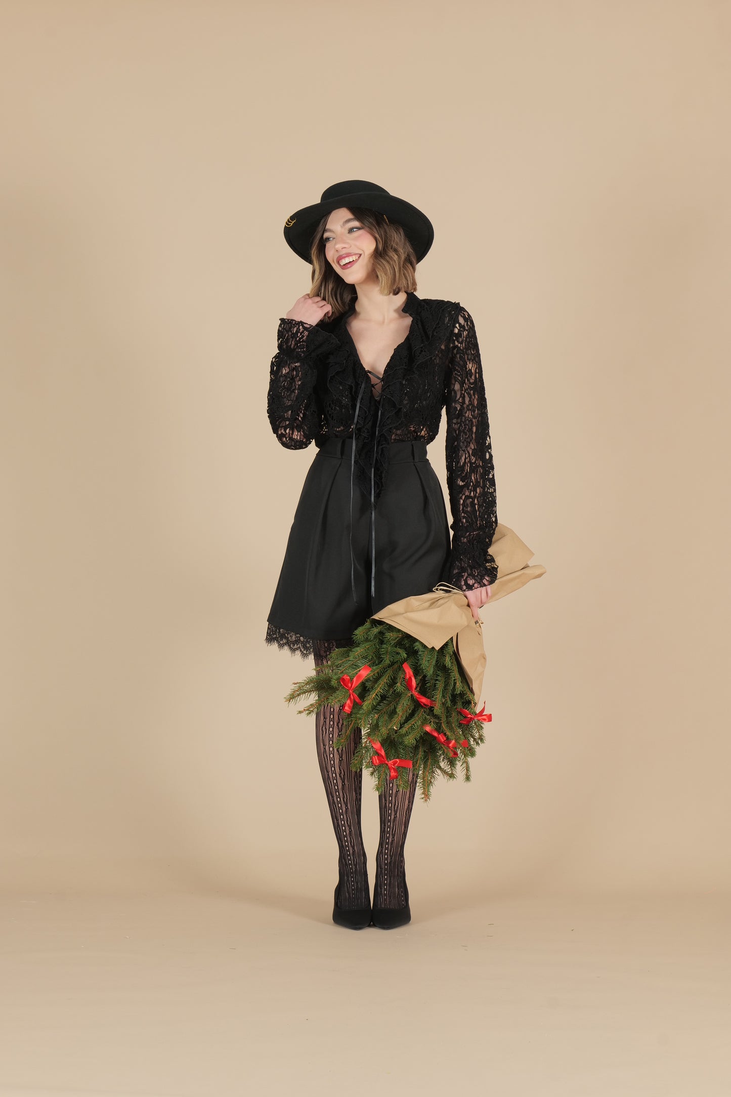 Bermuda con dettaglio pizzo