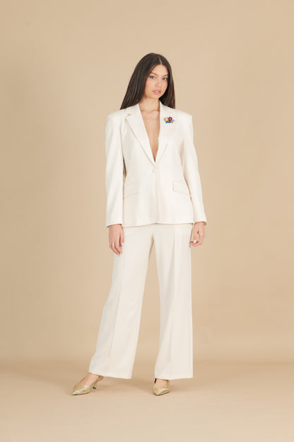 Giacca monopetto con spilla gioiello