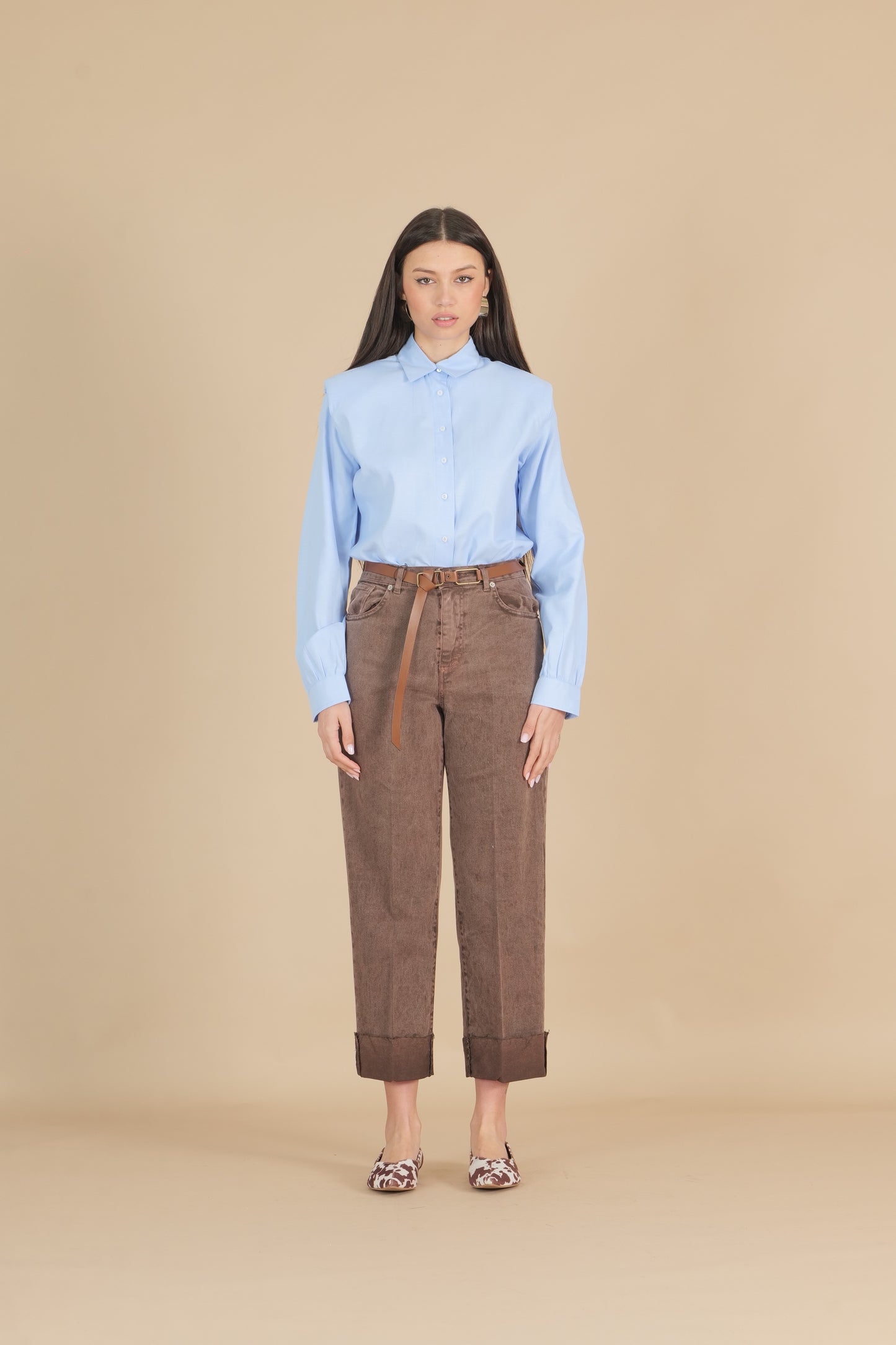 Jeans con risvolto e cintura