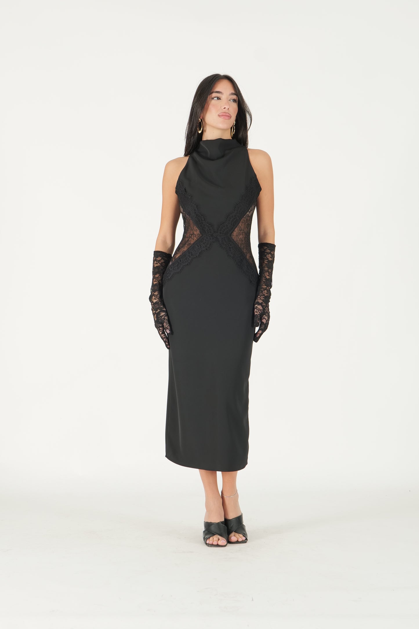 Abito con dettagli in pizzo