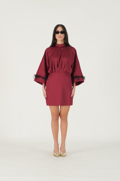 Abito con dettaglio piume