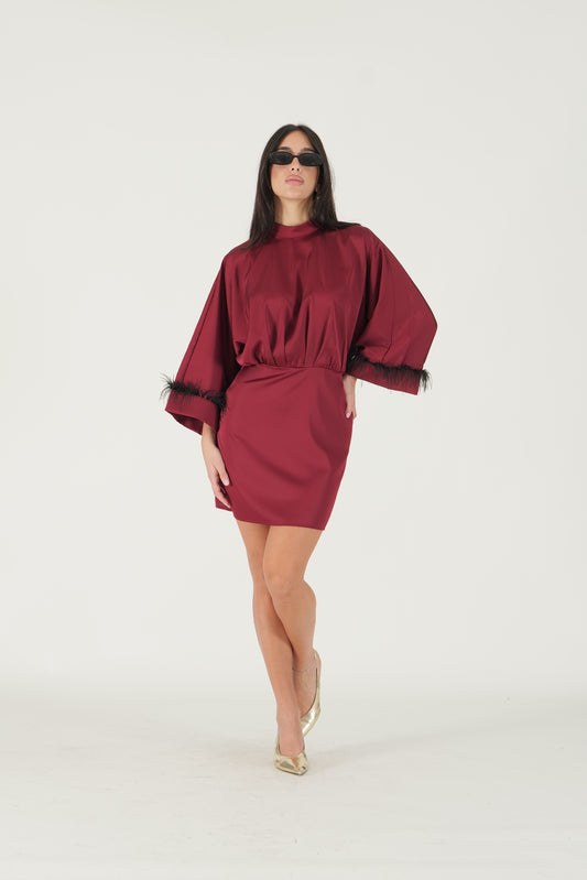 Abito con dettaglio piume