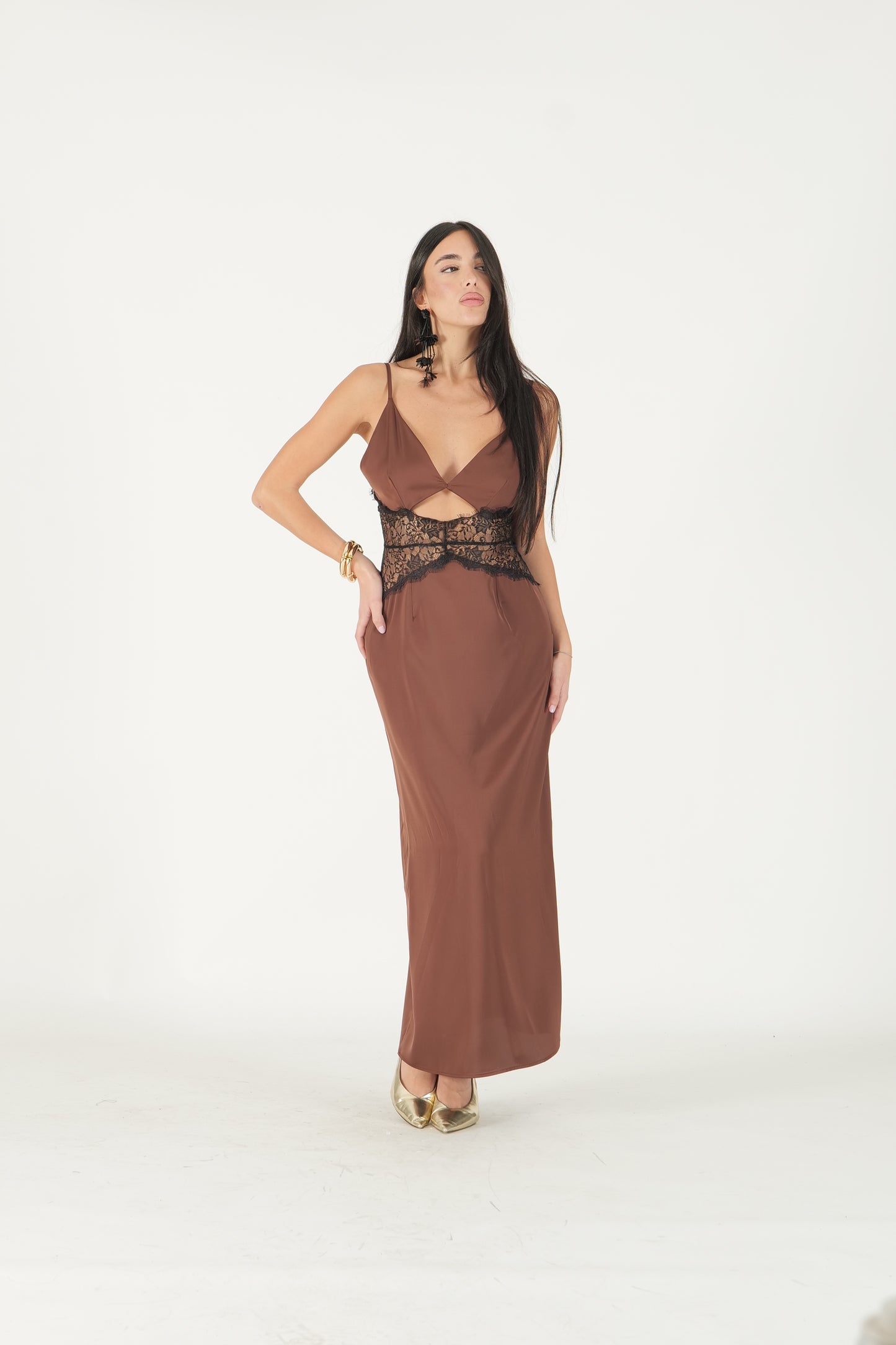 Abito lungo con dettaglio pizzo