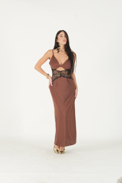 Abito lungo con dettaglio pizzo