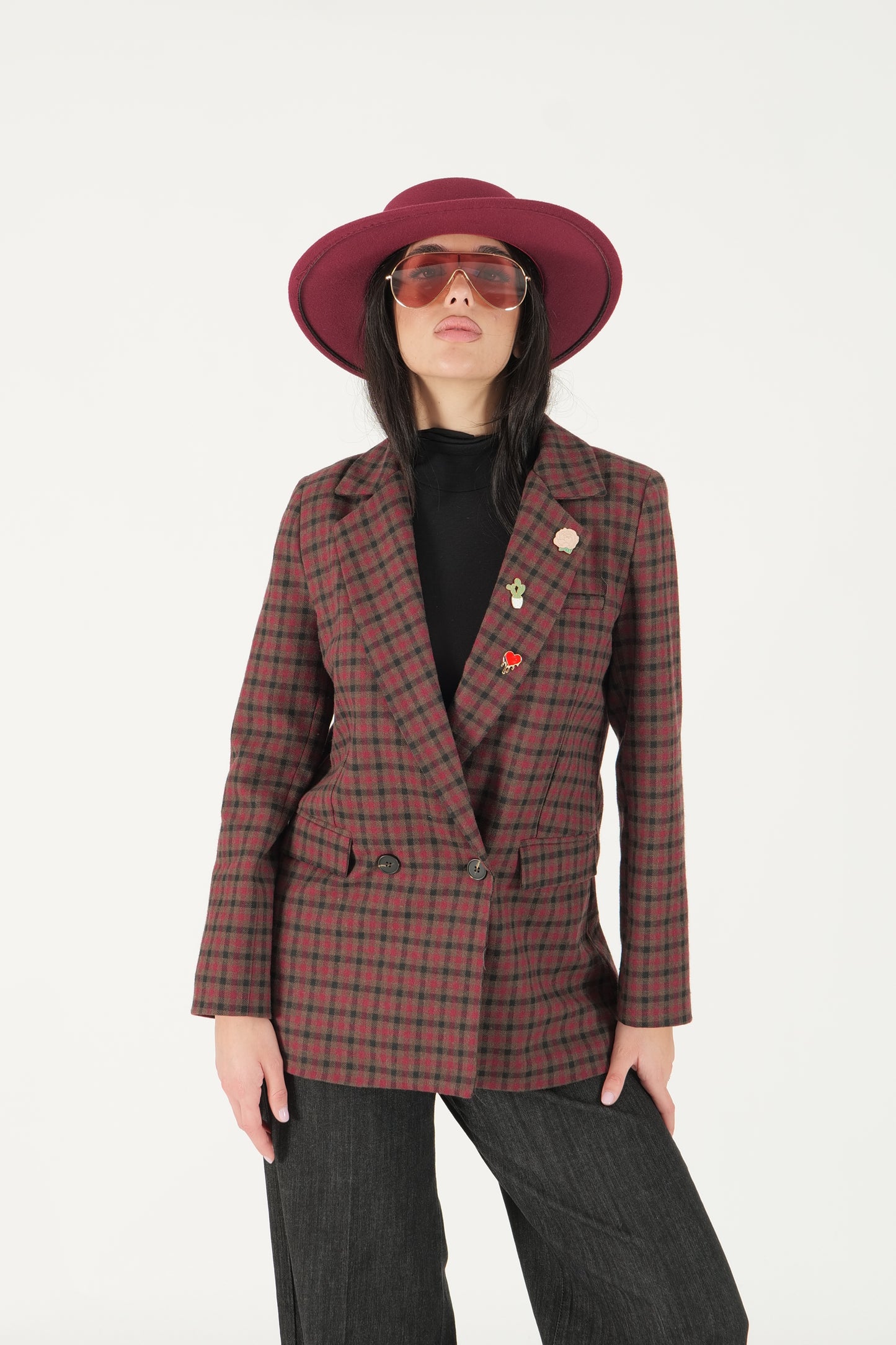 Blazer a quadri con spille