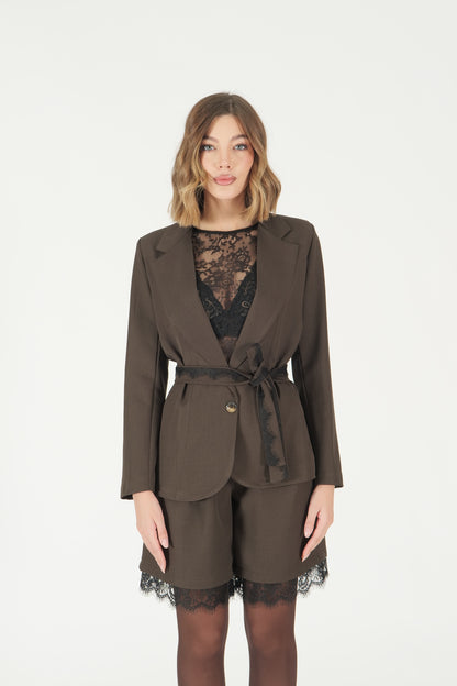 Giacca con cintura pizzo