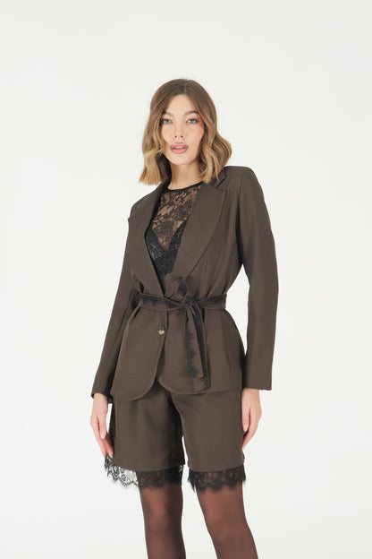Giacca con cintura pizzo