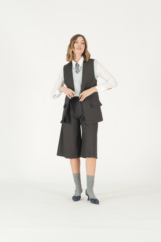Coordinato gessato gilet e bermuda