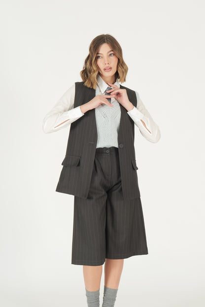 Coordinato gessato gilet e bermuda