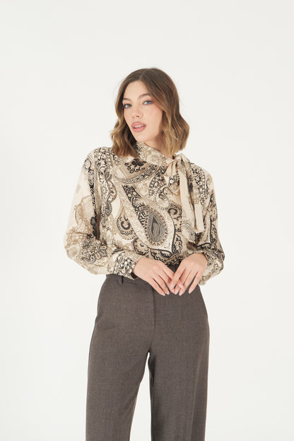 Blusa fantasia con fiocco