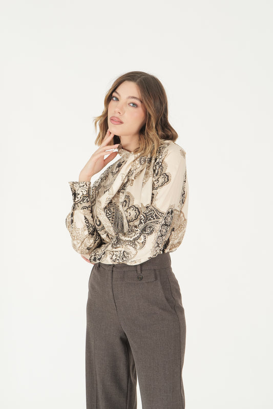 Blusa fantasia con fiocco