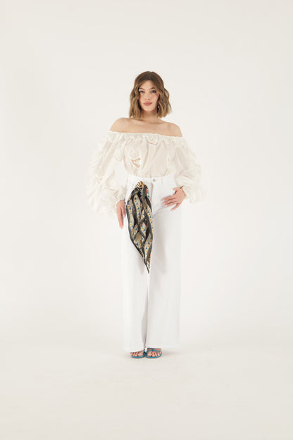 Blusa ricamata con spalle scoperte