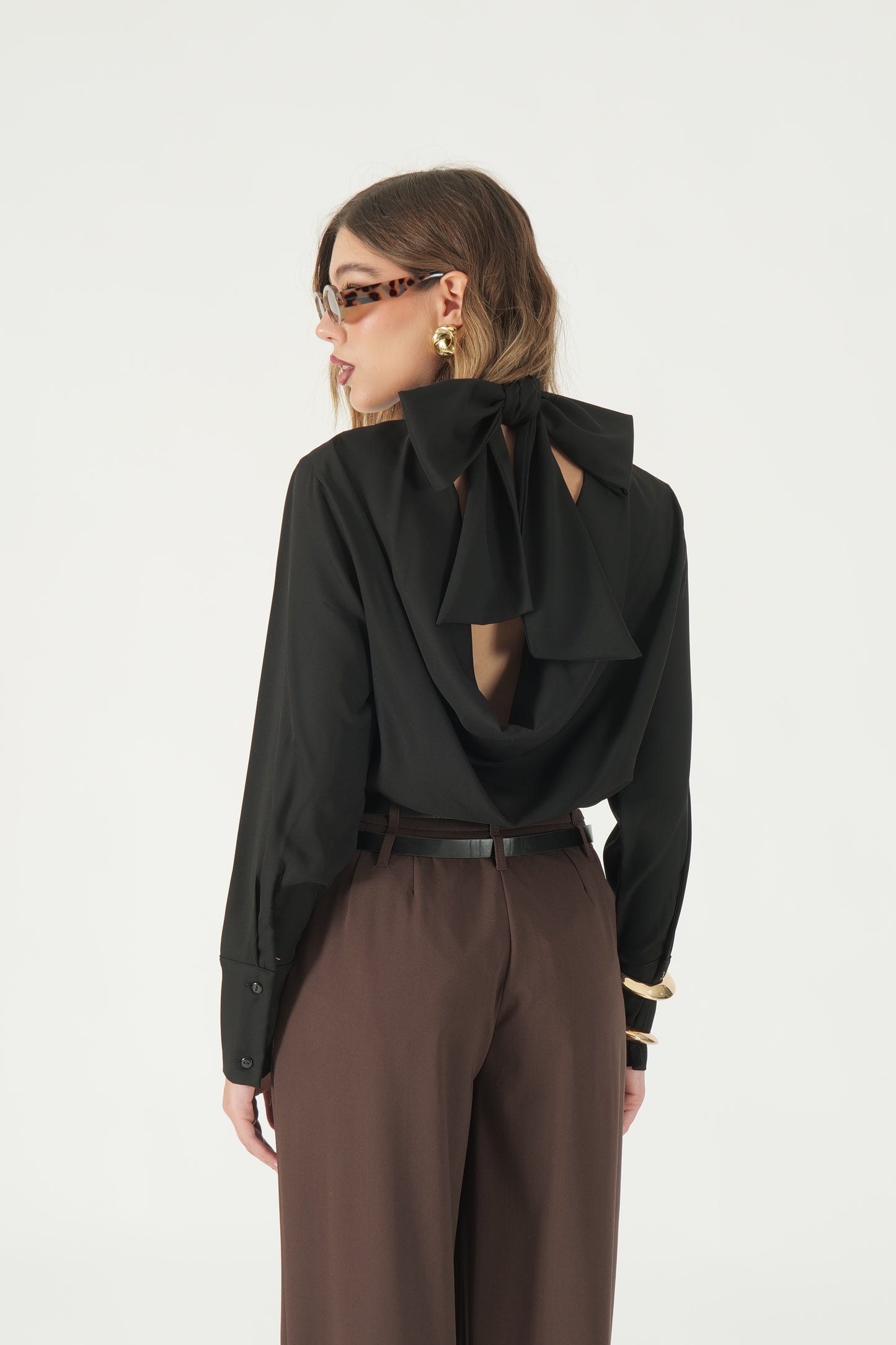 Blusa con collo a fiocco retro