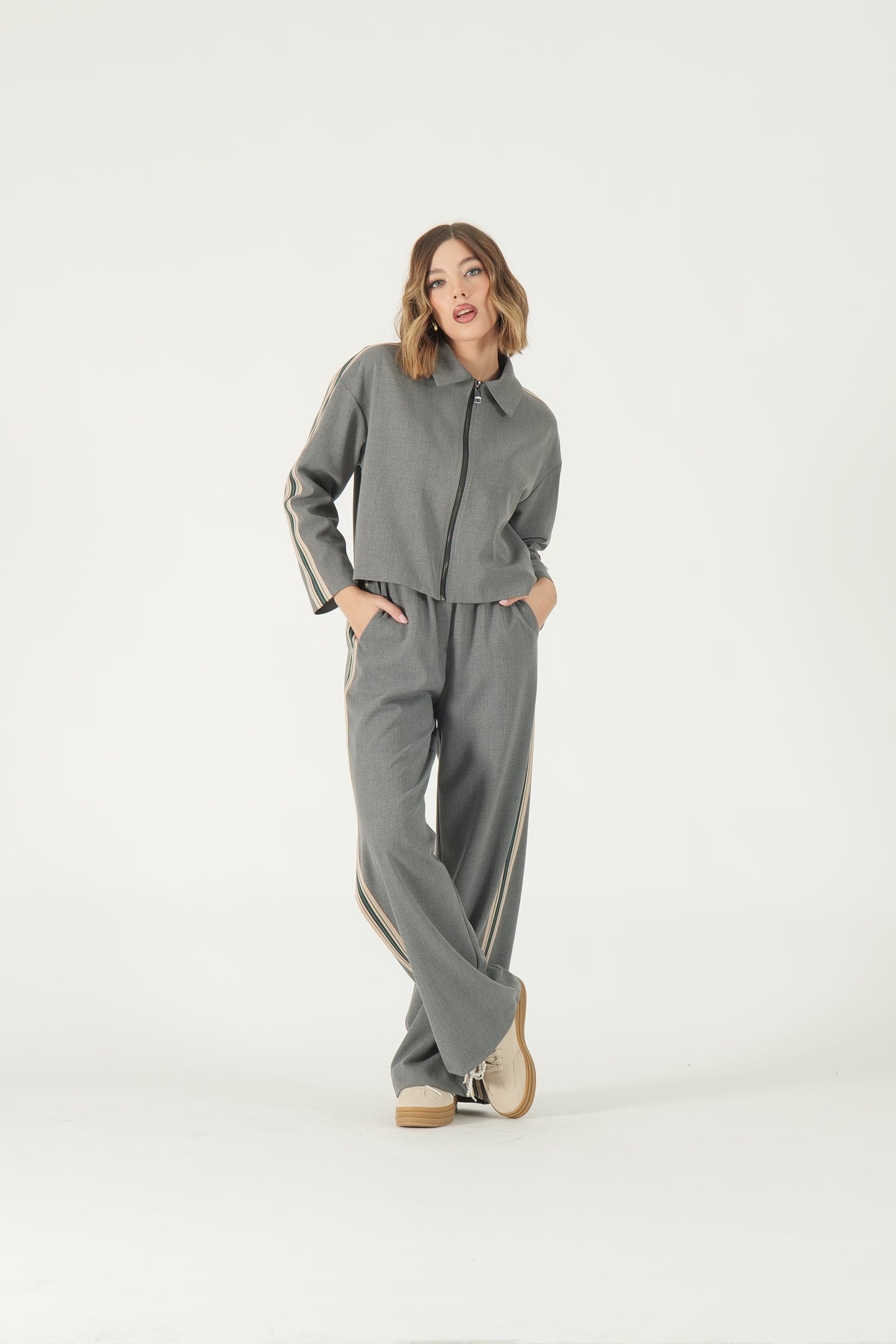 Pantalone con banda laterale