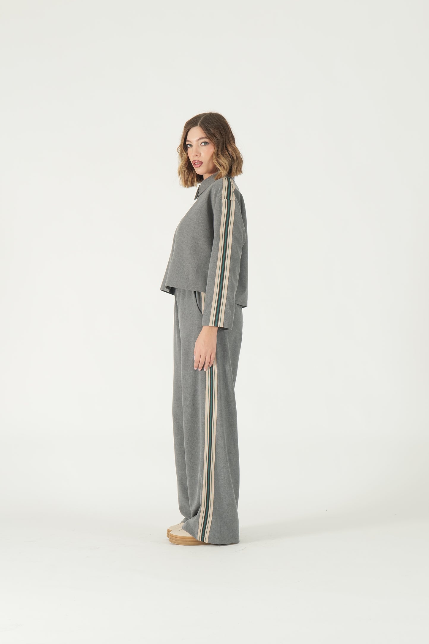 Pantalone con banda laterale