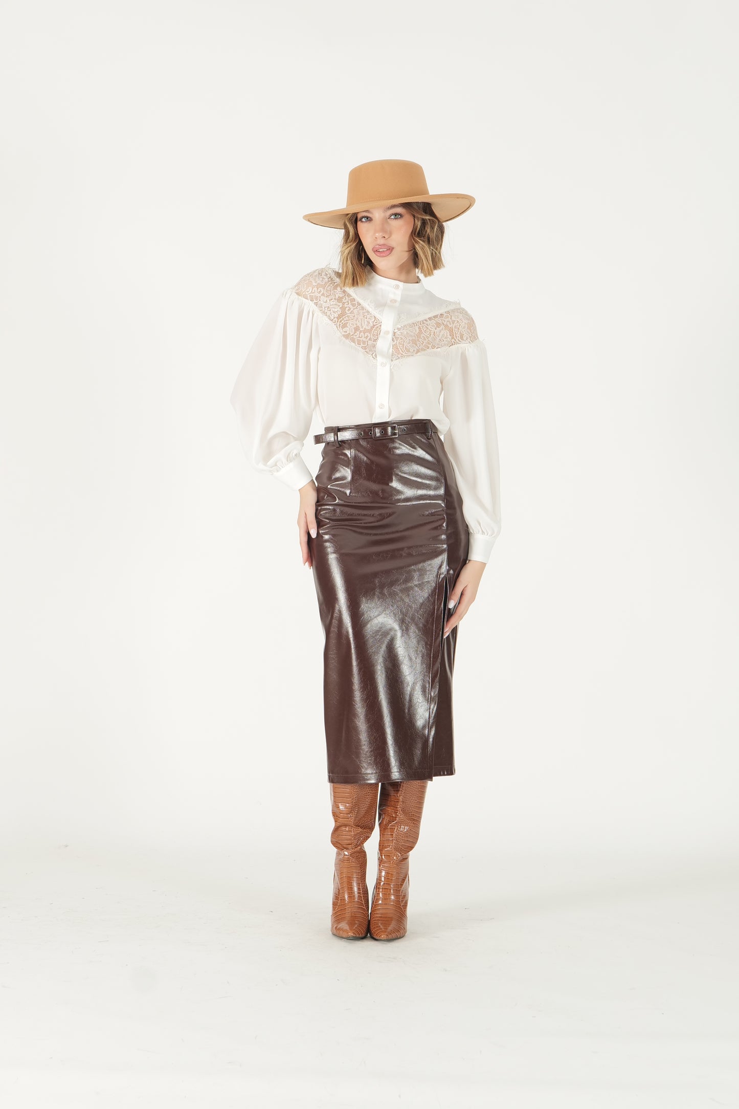 Gonna longuette effetto vernice con cintura