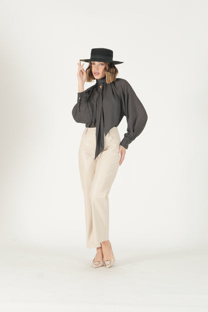 Blusa a pois con collo a fiocco