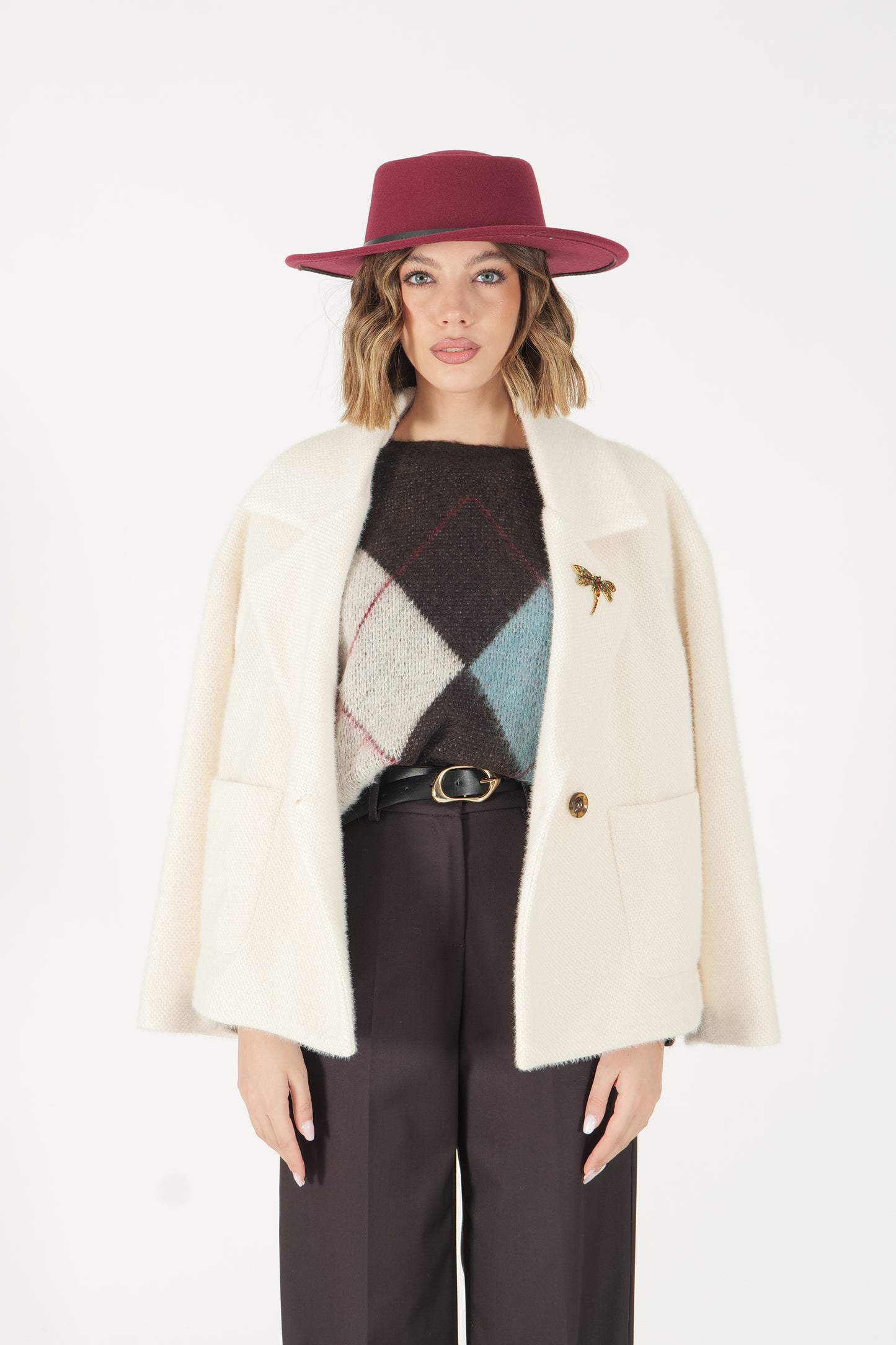 Cappotto corto doppiopetto con spilla