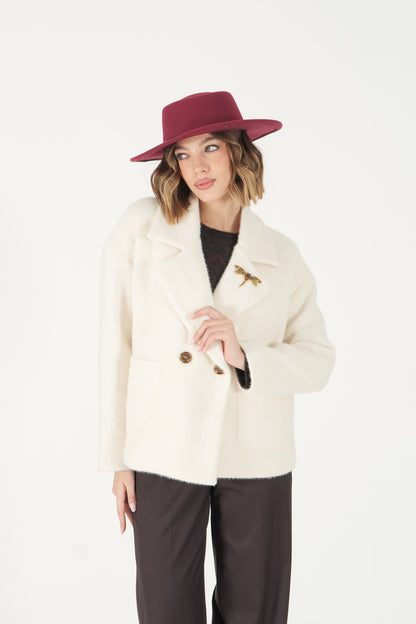 Cappotto corto doppiopetto con spilla