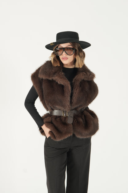 Gilet in eco pelliccia con cintura