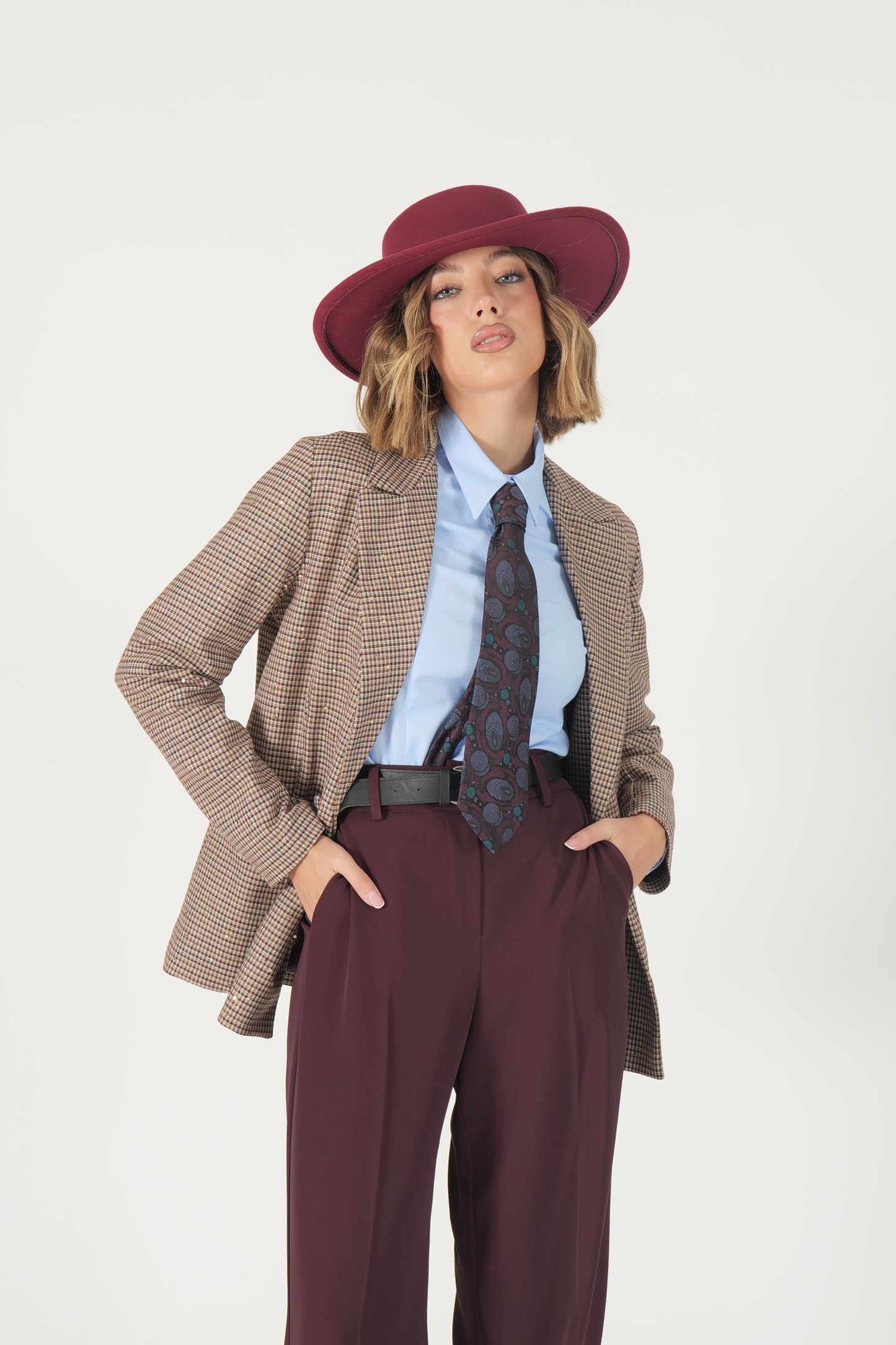 Pantalone vita alta con cintura