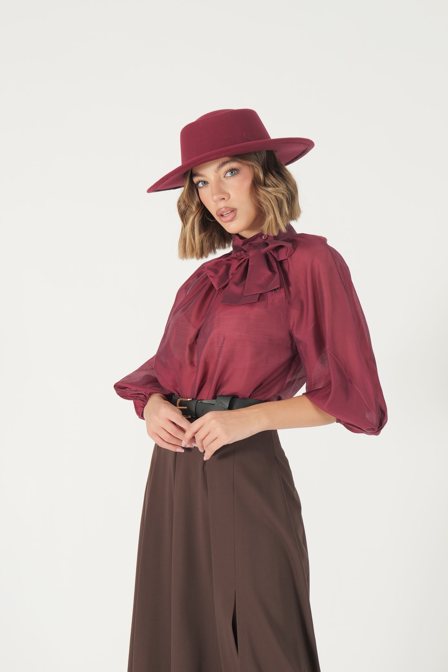 Blusa con fiocco e manica a palloncino