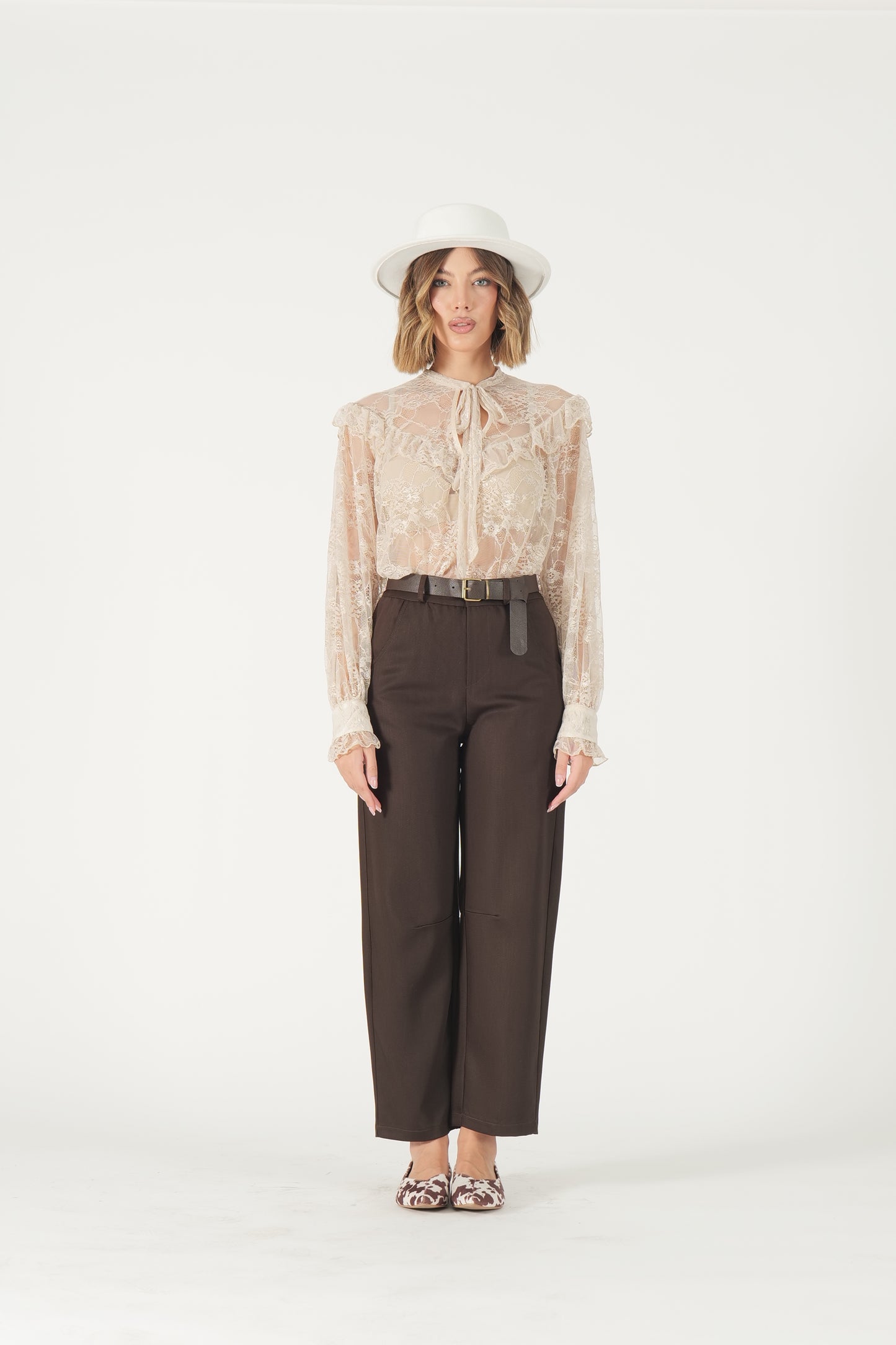Pantalone vita alta con cintura