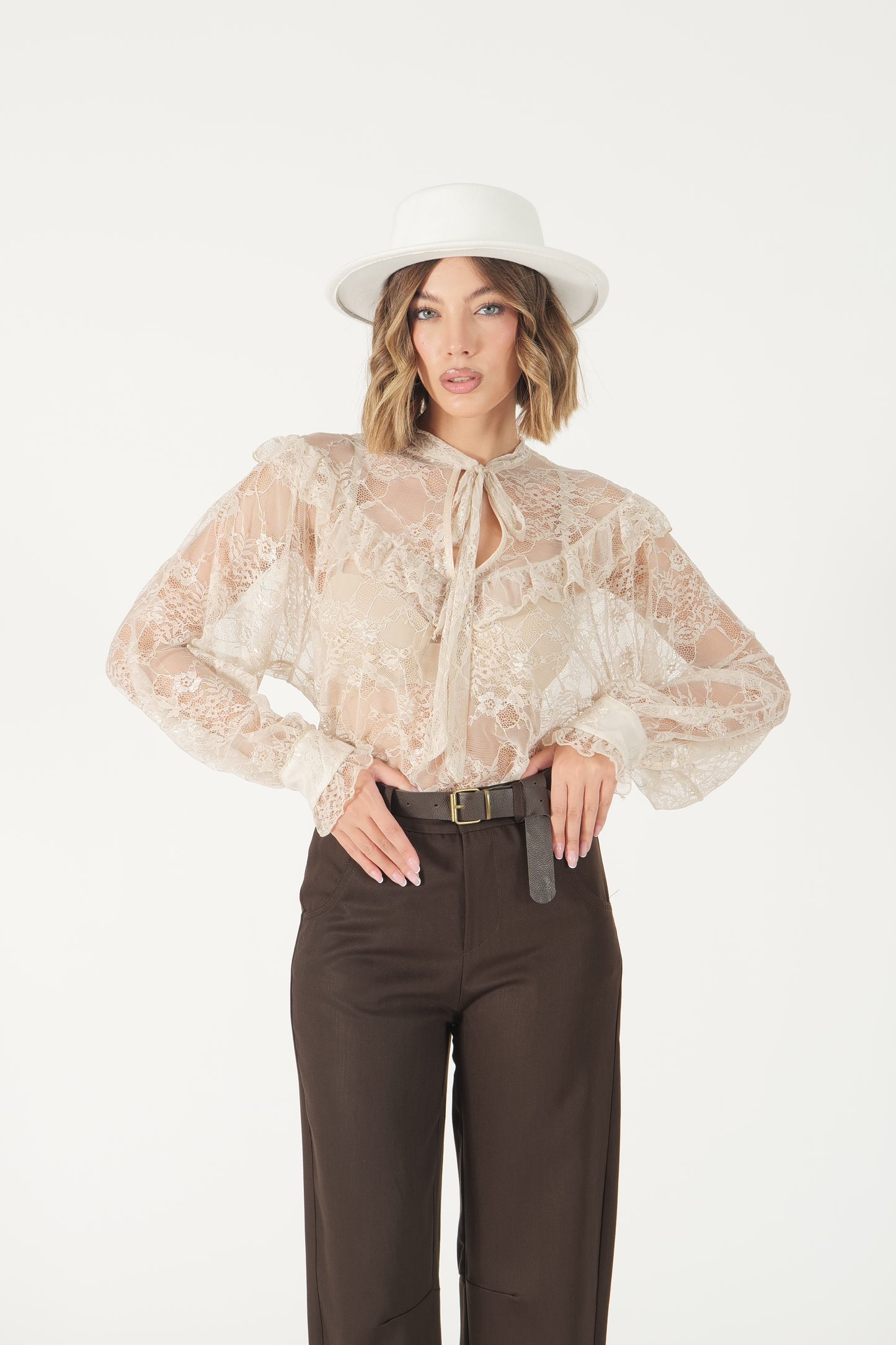 Pantalone vita alta con cintura