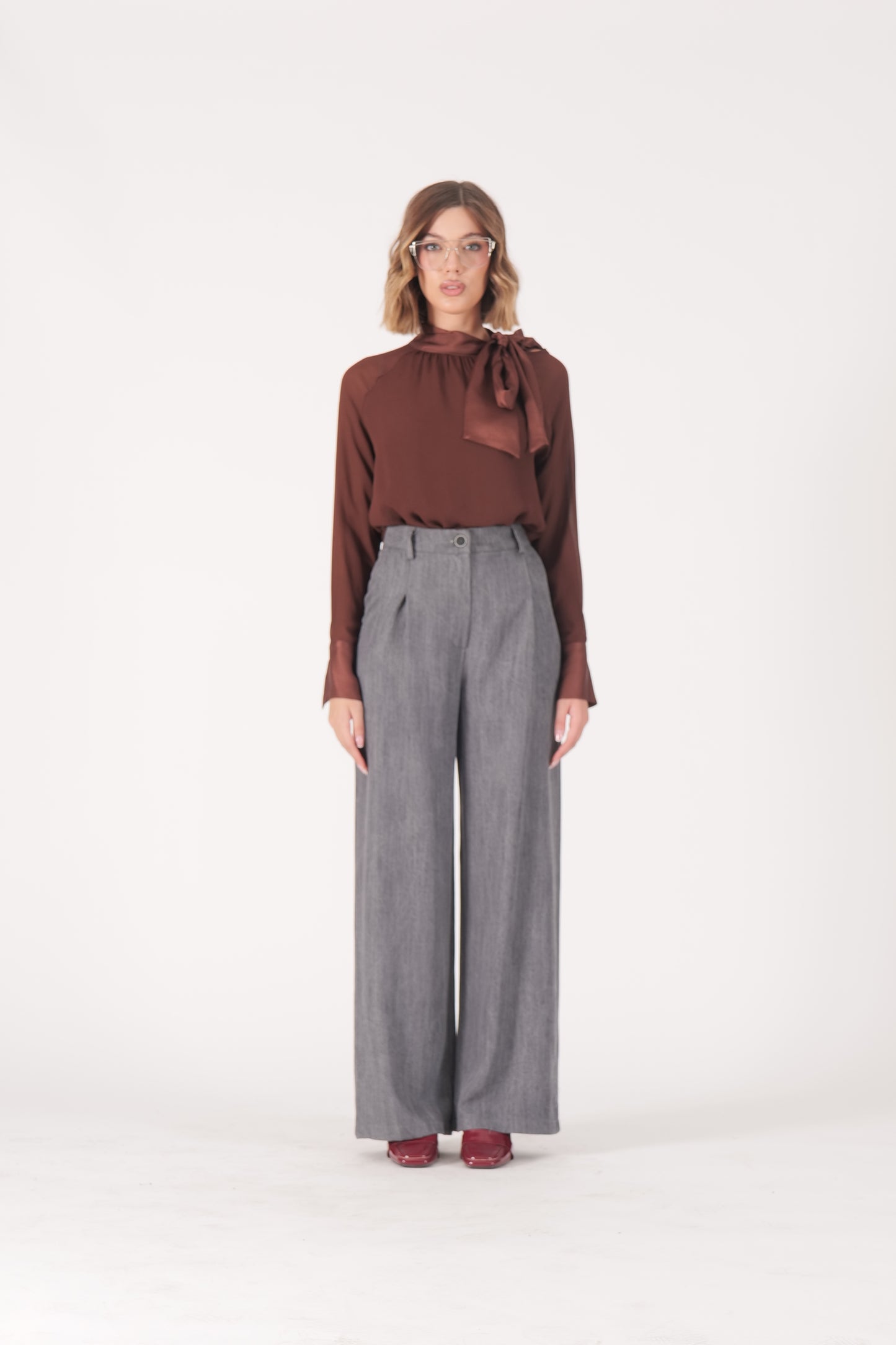 Pantalone vita alta con pinces