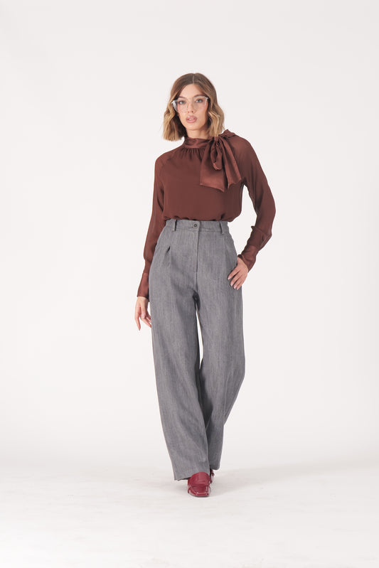 Pantalone vita alta con pinces