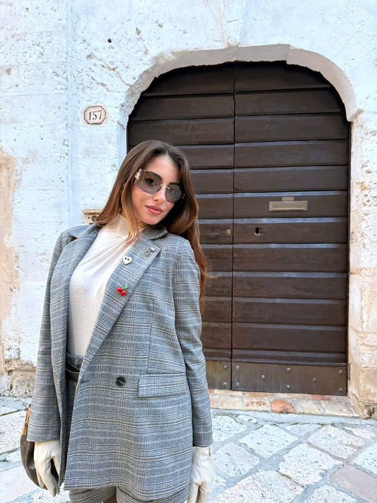 Giacca a quadri con spille